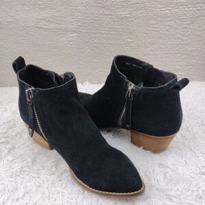 dolce vita Black Suede Leather Dual Side Zip Pointed Toe Block Heel Ankle Boot